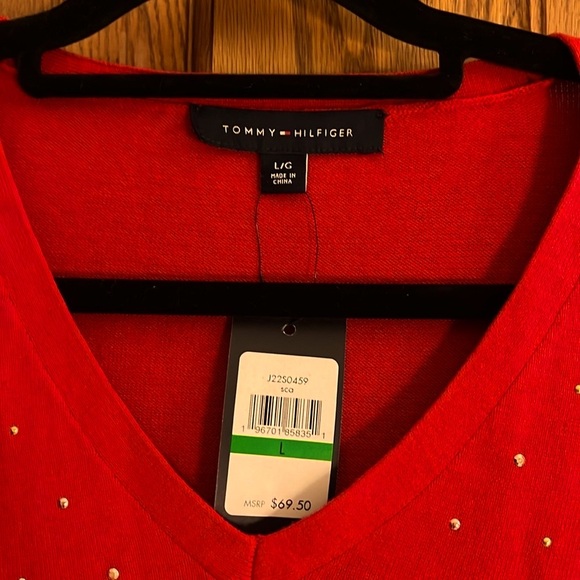 Tommy Hilfiger 🌟HP🌟Red V-Neck Women's Large Sweater NWT - Picture 5 of 6